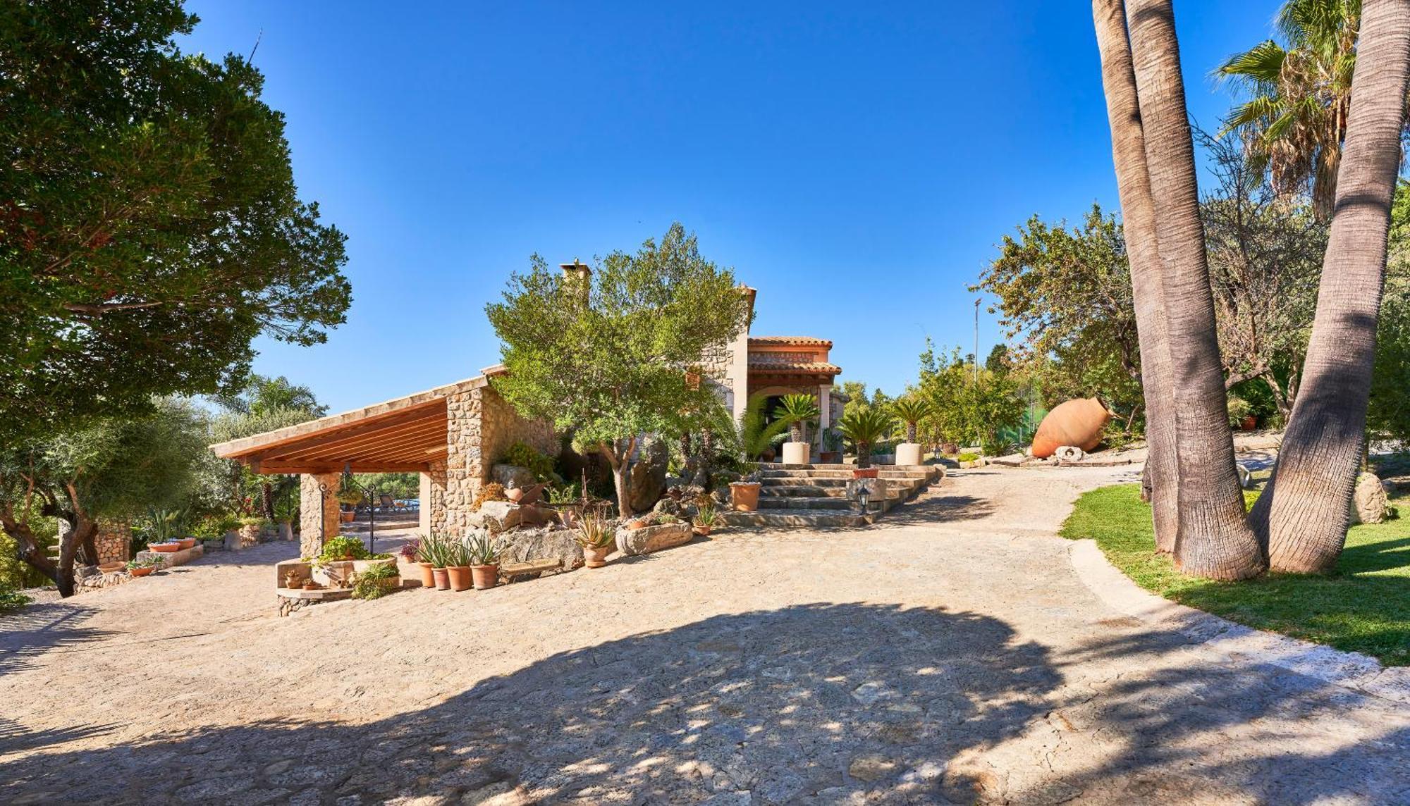 Quiet In With Amazing Pool, Paddle Court And Garden Villa