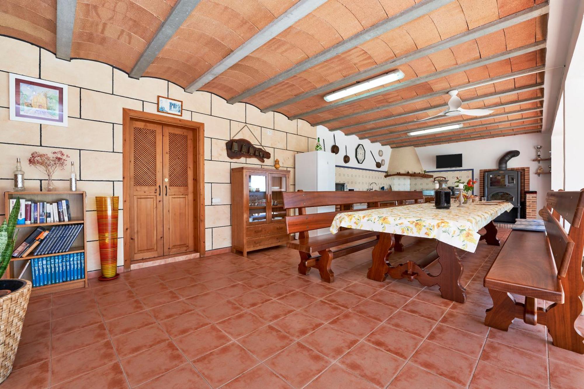 Quiet In With Amazing Pool, Paddle Court And Garden *