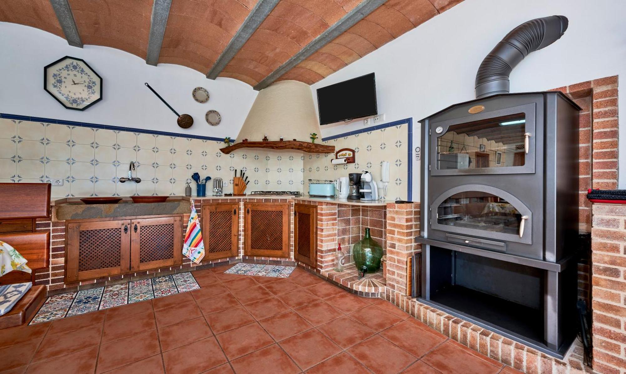 Quiet In With Amazing Pool, Paddle Court And Garden *