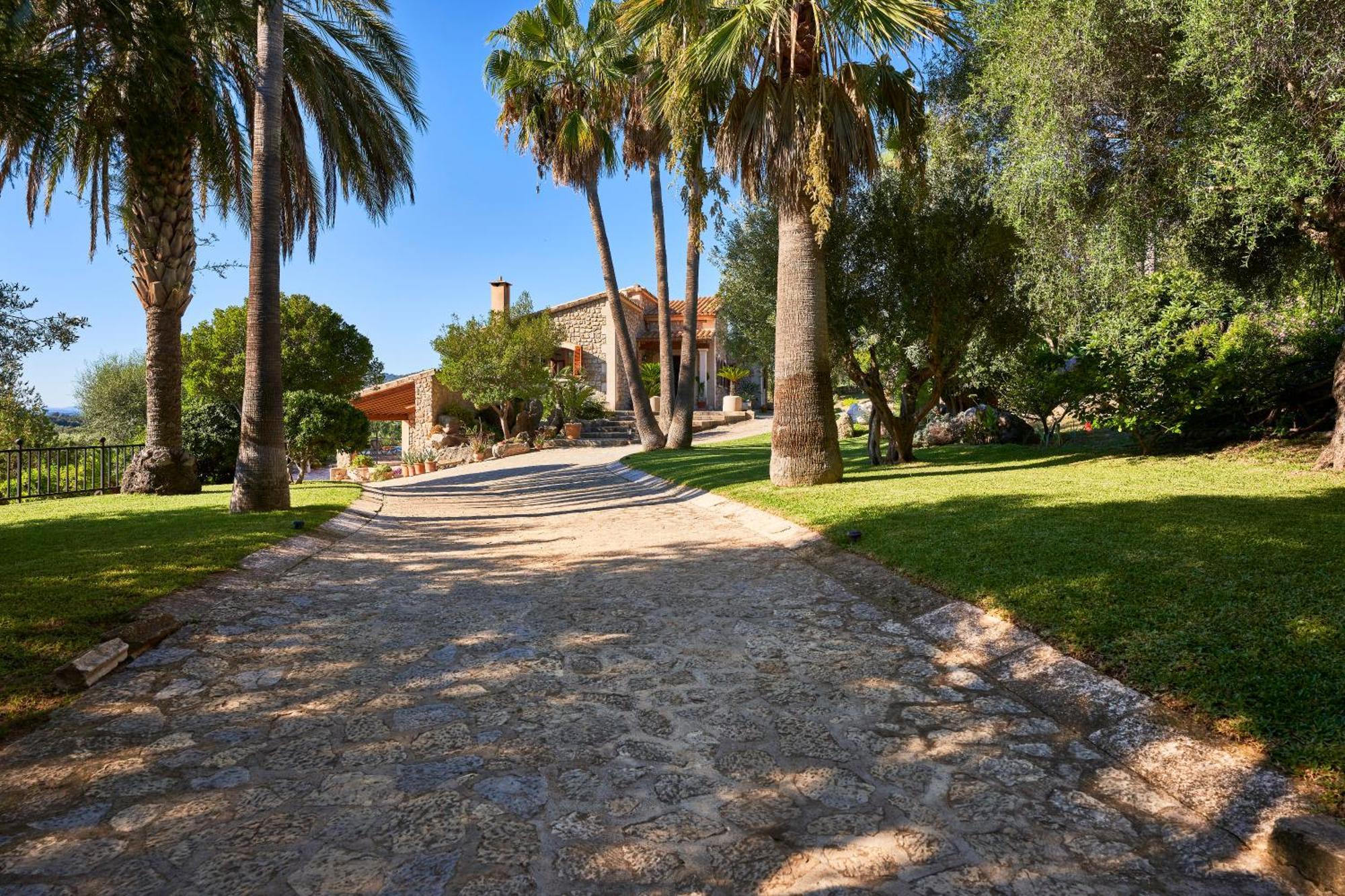 Quiet In With Amazing Pool, Paddle Court And Garden