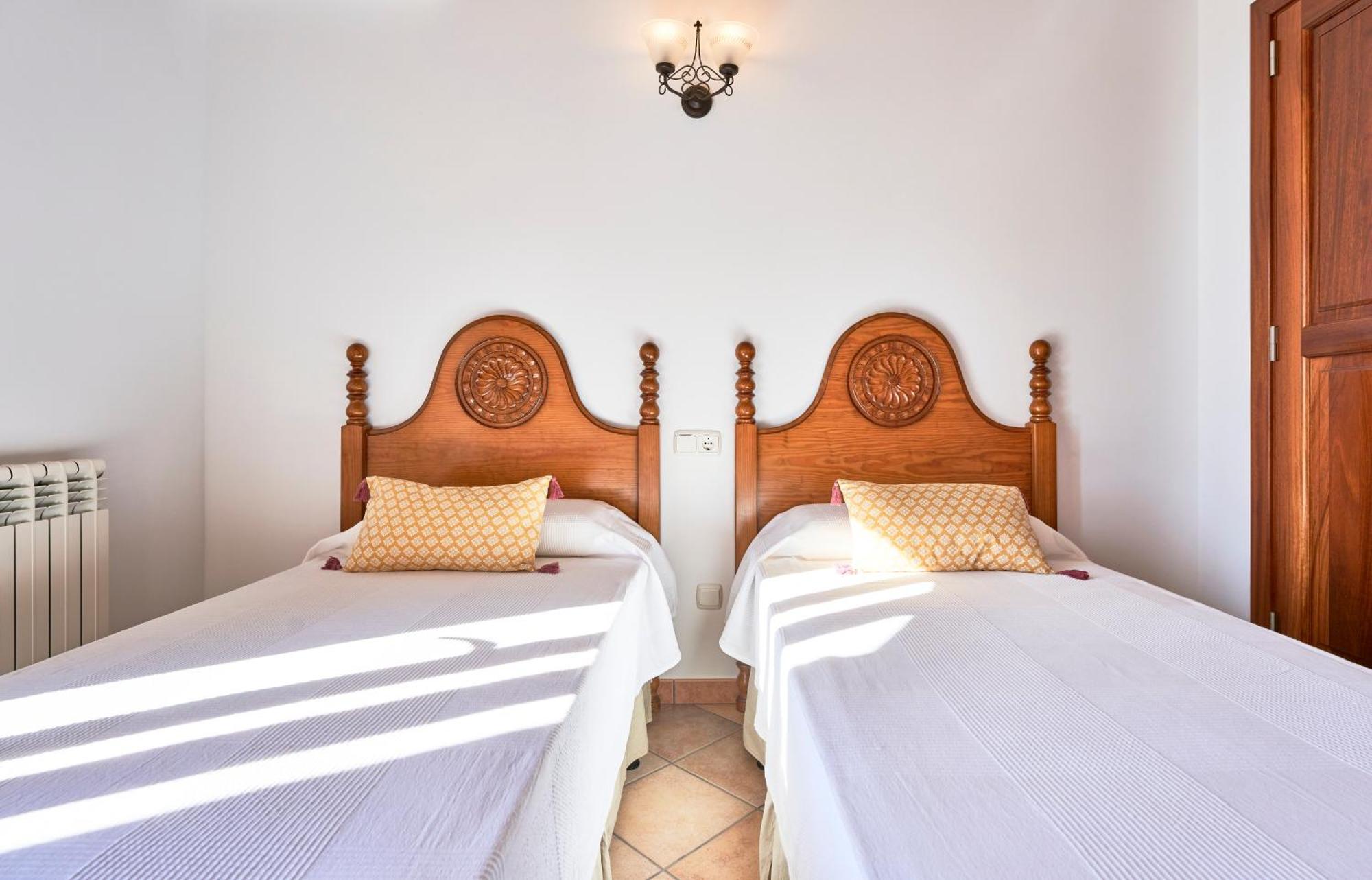 Quiet In With Amazing Pool, Paddle Court And Garden * Búger