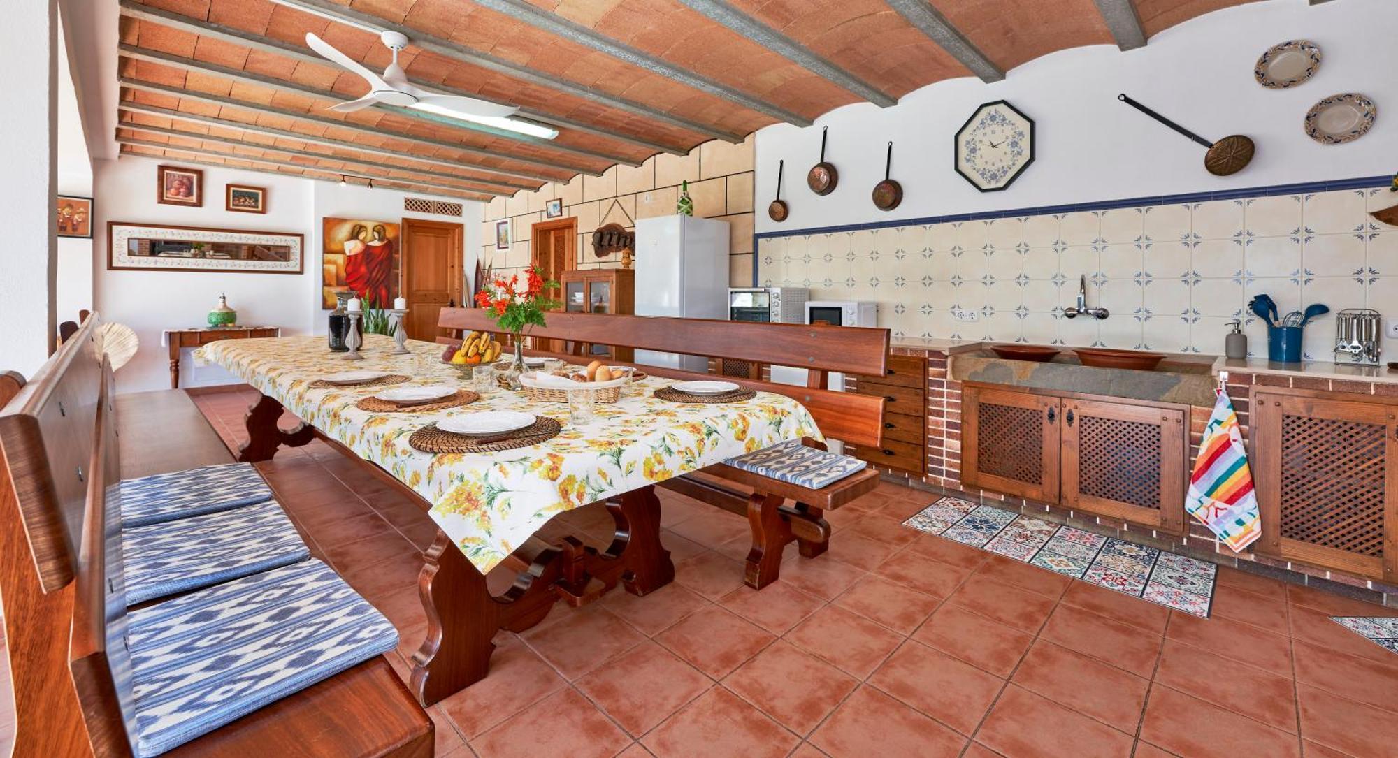 Quiet In With Amazing Pool, Paddle Court And Garden Villa