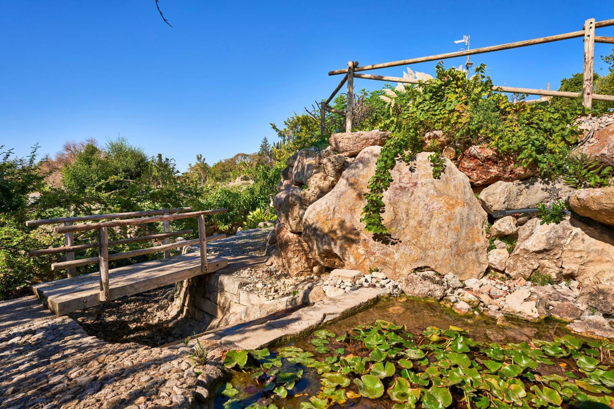 Quiet In With Amazing Pool, Paddle Court And Garden *