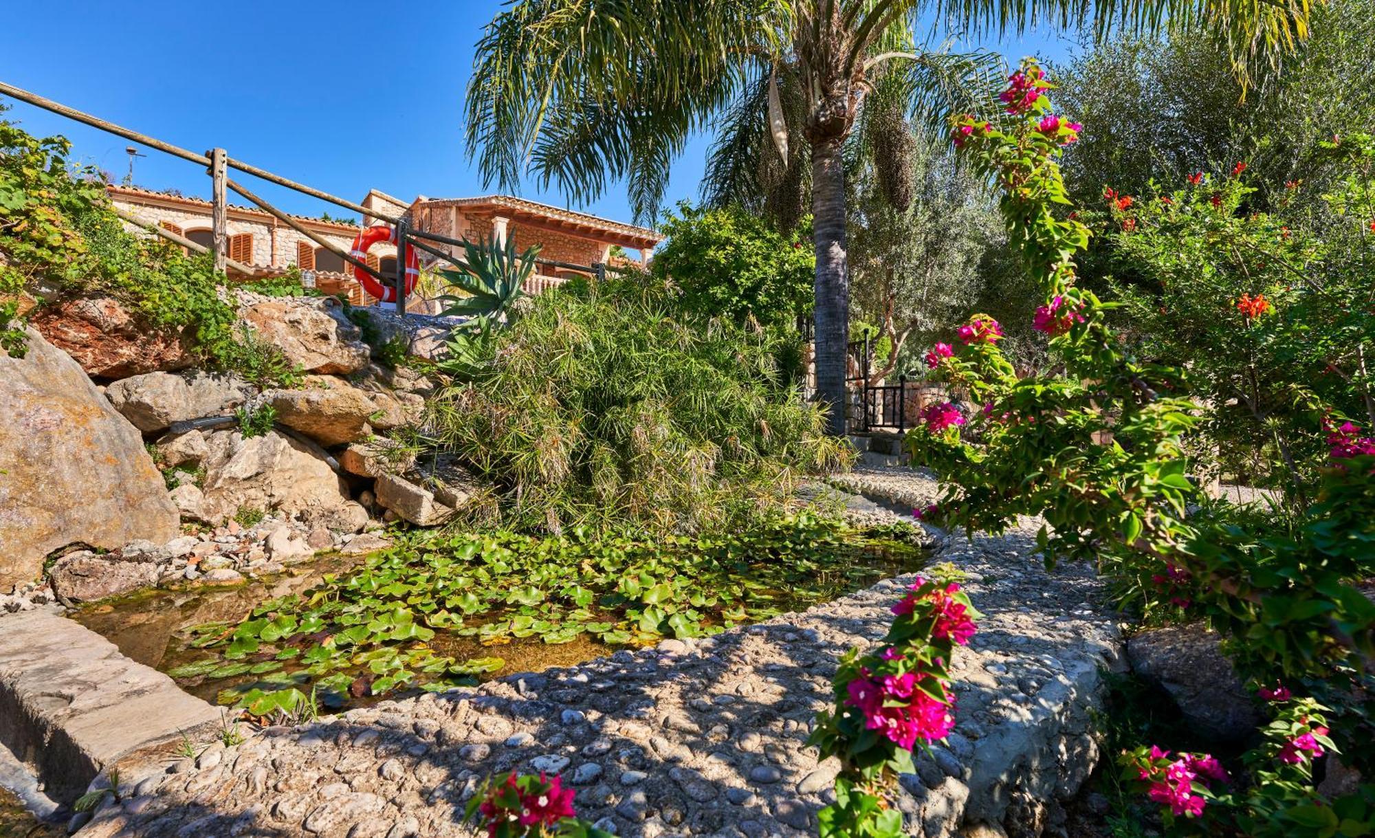 Villa Quiet In With Amazing Pool, Paddle Court And Garden Búger